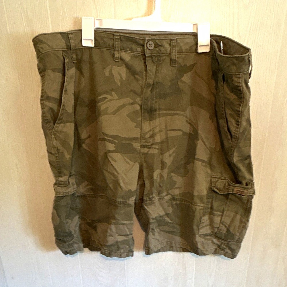 Men's Green Camouflage Cargo Shorts Cotton Canvas Button Fly 10 Inseam 46 waist